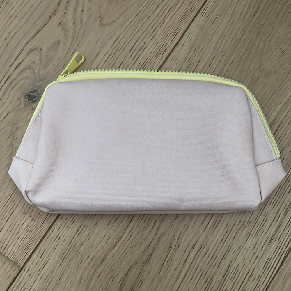 Marc Jacobs Fragrances makeup pouch - Picture 6 of 9